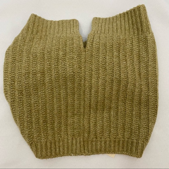 4/$20 Universal Thread Green Knit Infinity Scarf - Picture 3 of 4